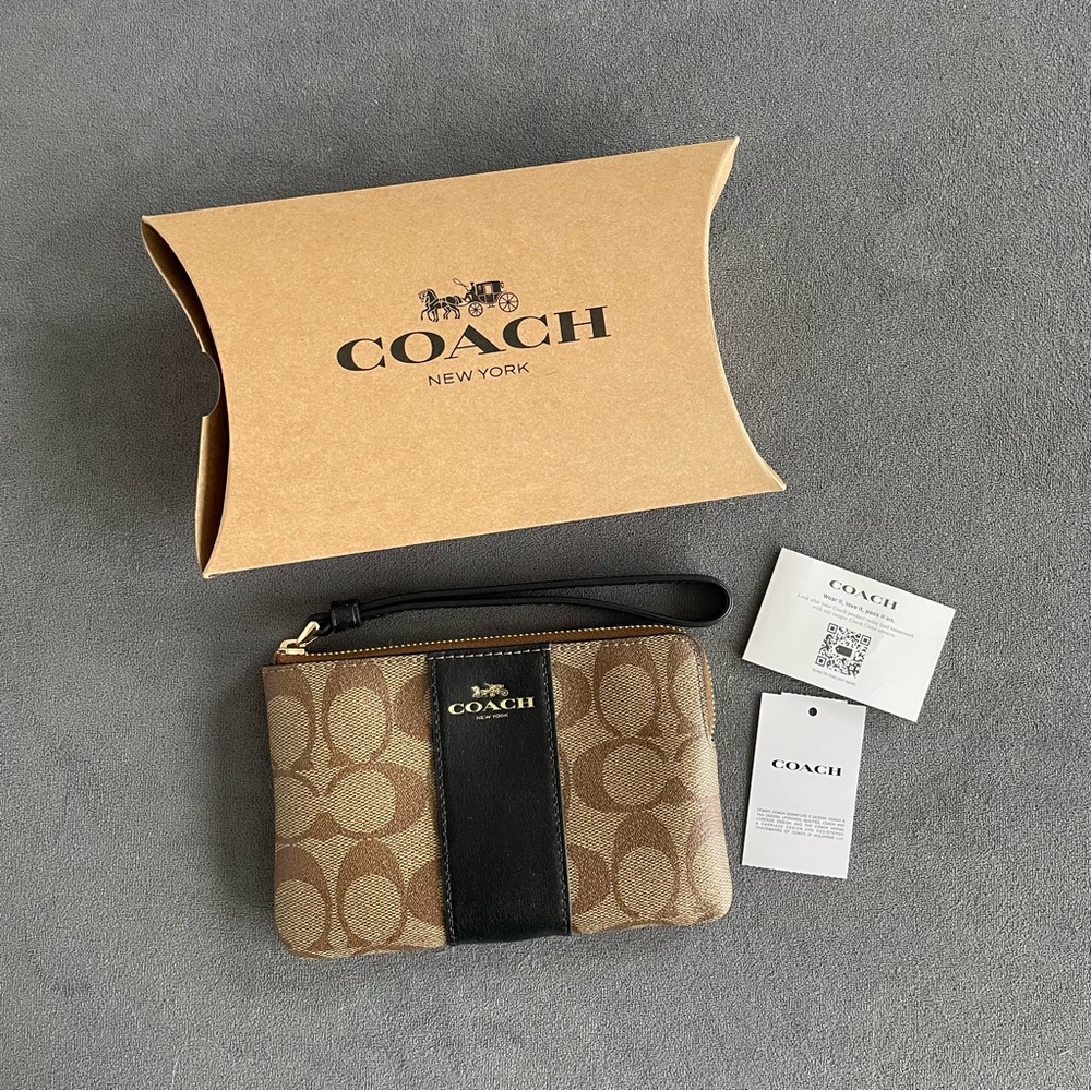 NWT Coach Signature PVC Leather Corner Zip Wristlet – Khaki/Black